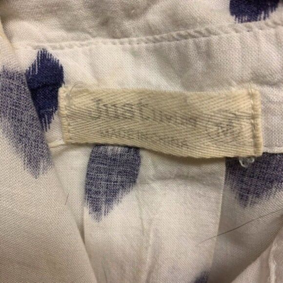 JUST LIVING | white &navy blue heart button up size medium - Picture 3 of 5